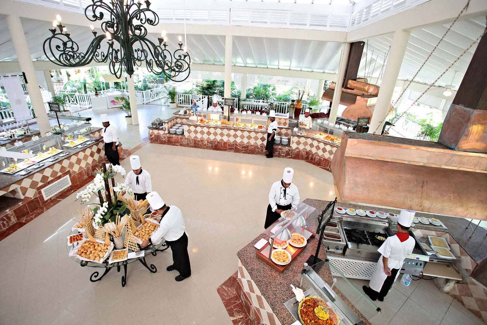 Restaurants and bars in Resort San Juan Bahia Principe Hotels