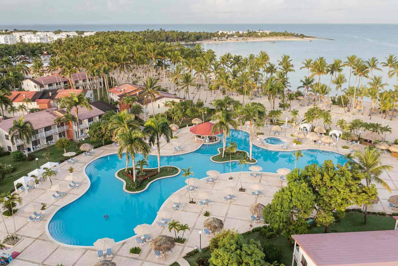 https://www.bahia-principe.com/content/image/g/1418234024561/laromana-hotel1.jpg