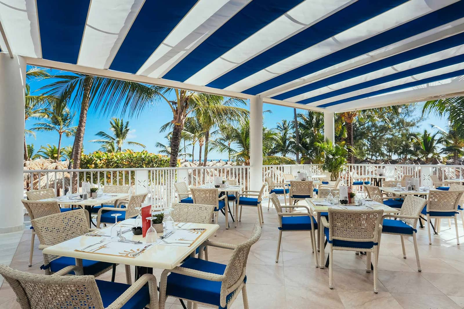 https://www.bahia-principe.com/content/image/g/1418240327932/beach-restaurant-fantasia.jpg