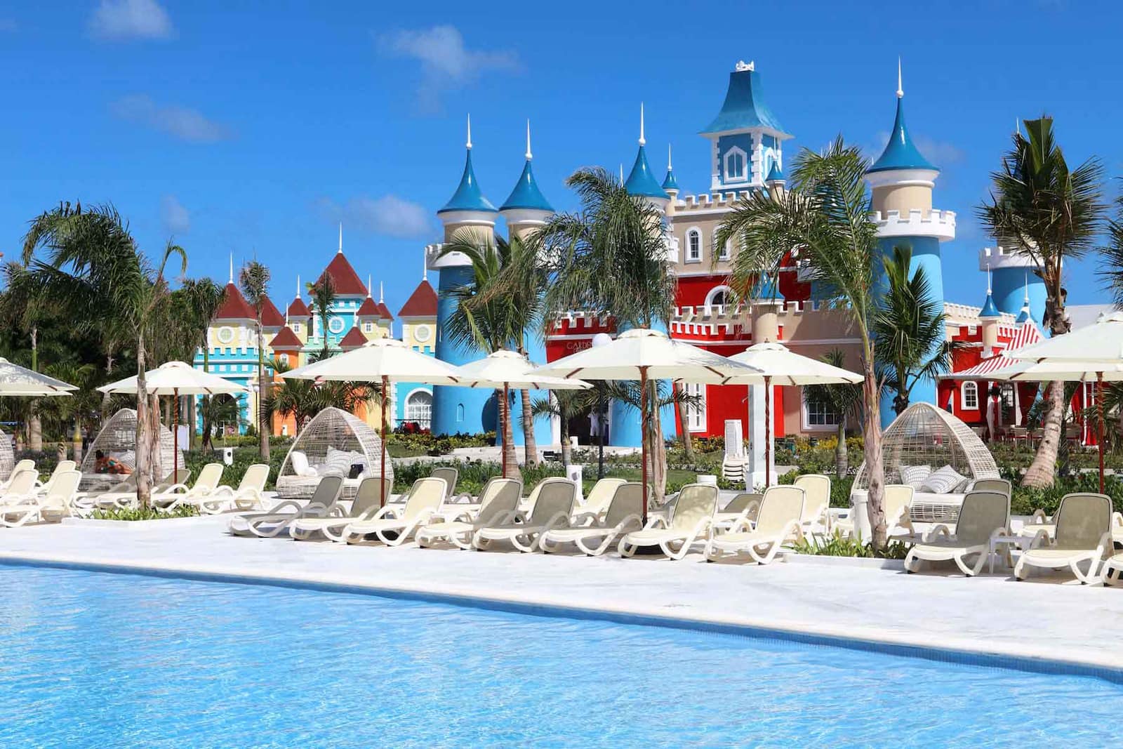 https://www.bahia-principe.com/content/image/g/1418240328901/fantasia-theresort-2.jpg