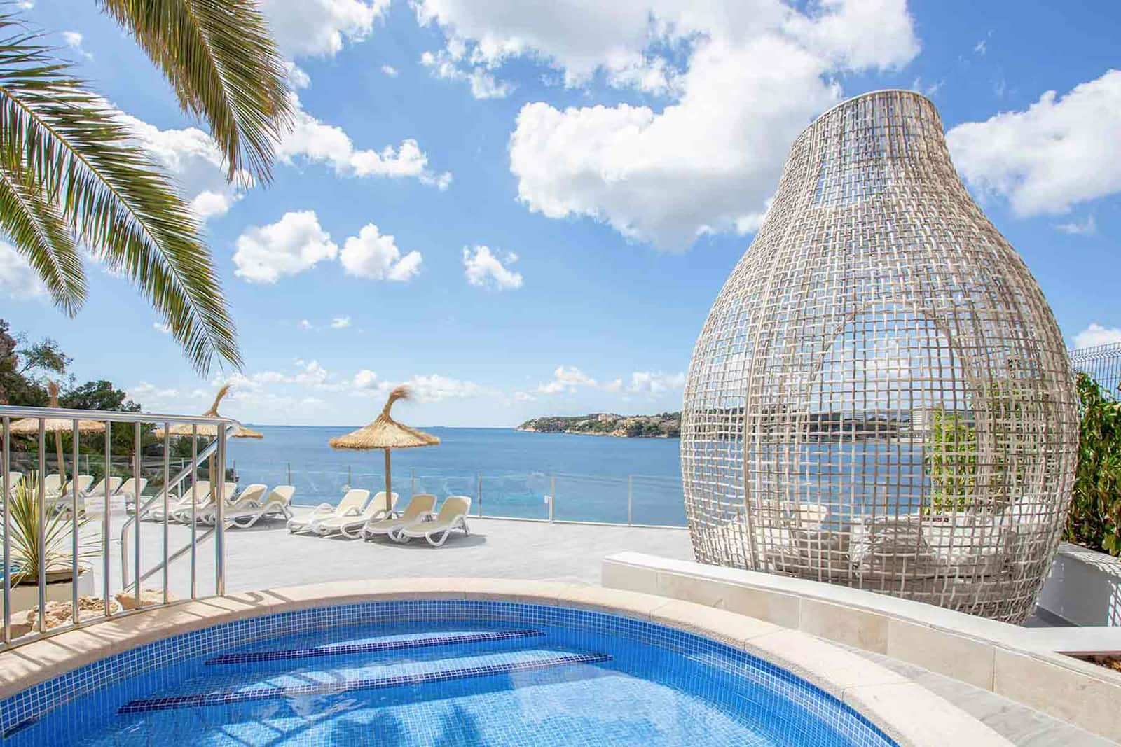 https://www.bahia-principe.com/content/image/g/1418246354767/coralplaya-pool.jpg