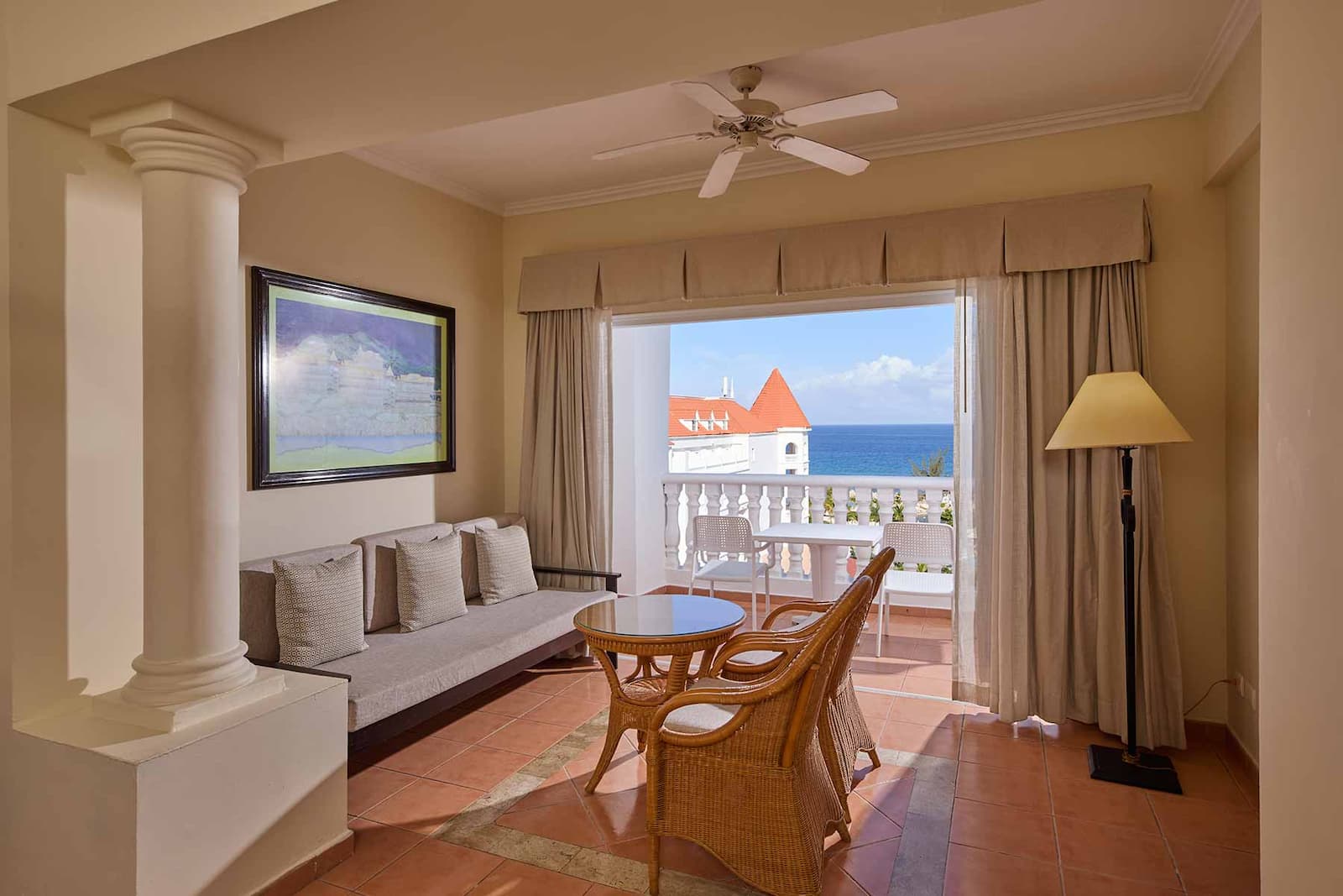 https://www.bahia-principe.com/content/image/g/1418286800750/Junior-Suite-Superior-Sea-View3.jpg