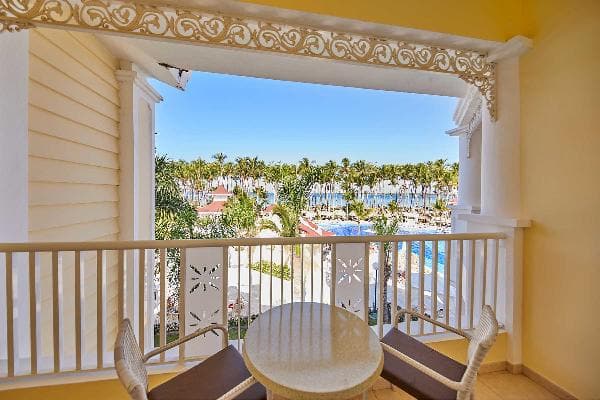 Junior Suite Deluxe Ocean Front Room Luxury Bahia Principe Bouganville 4