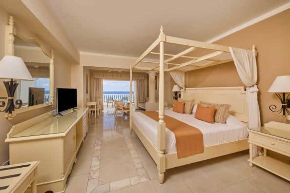 Habitación Junior Suite Deluxe Ocean Front Luxury Bahia Principe Runaway Bay 4