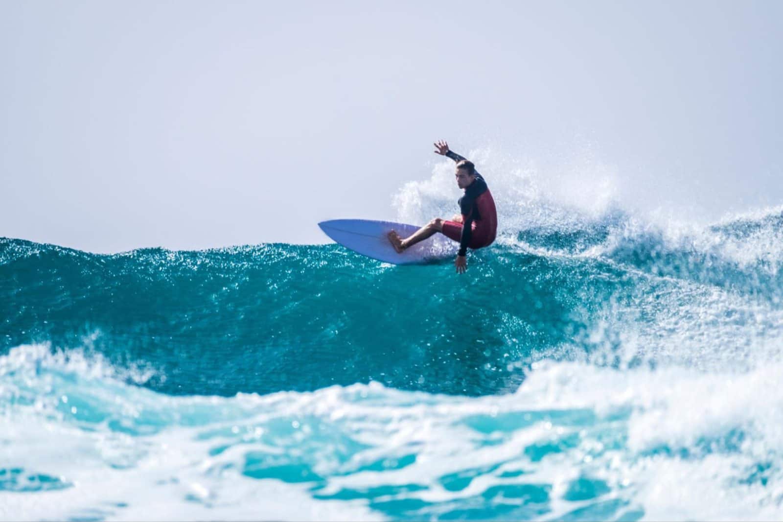 Surf en Tenerife: playas, olas, sol y aventura