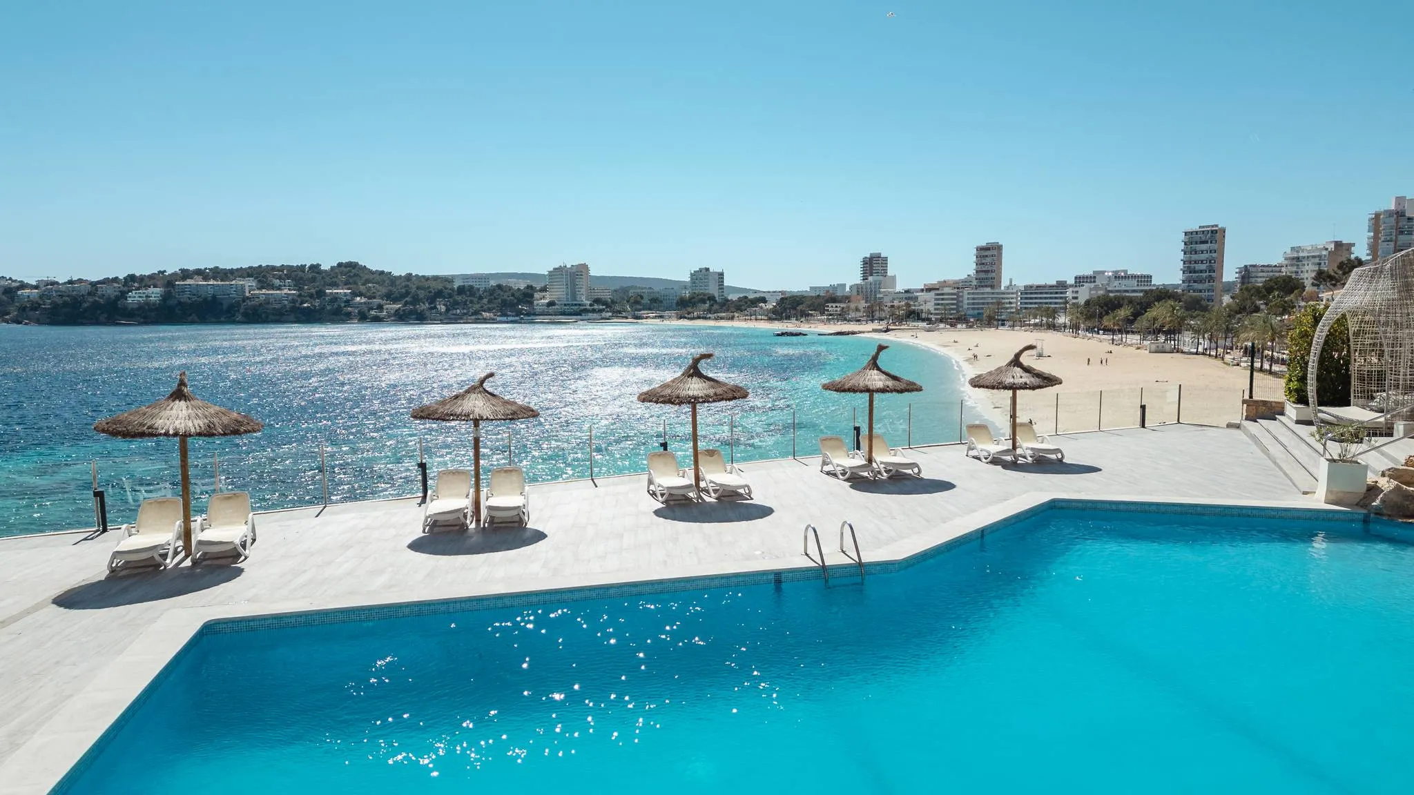 Playa enfrente del hotel Bahia Principe Escape Coral